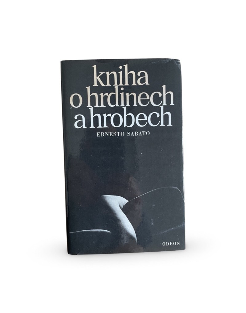 Kniha o hrdinech a hrobech