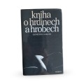 Kniha o hrdinech a hrobech